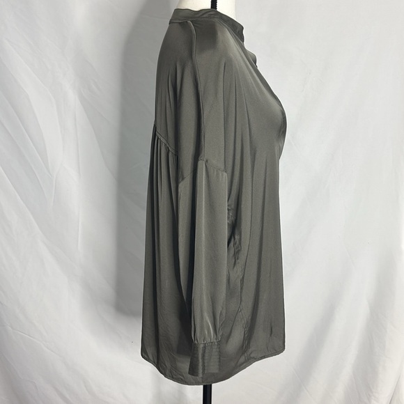 VINCE Silk Green V Neck Popover Long Sleeve Blouse Top Small - Picture 4 of 8